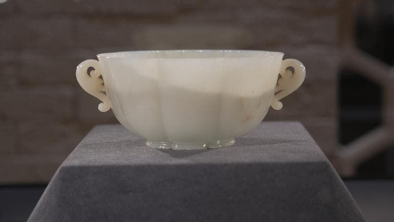 A nephrite bowl from the Baburid era: an artifact repatriated to our country from London