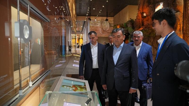 Тожикистон мудофаа вазири Ислом цивилизацияси марказига ташриф буюрди