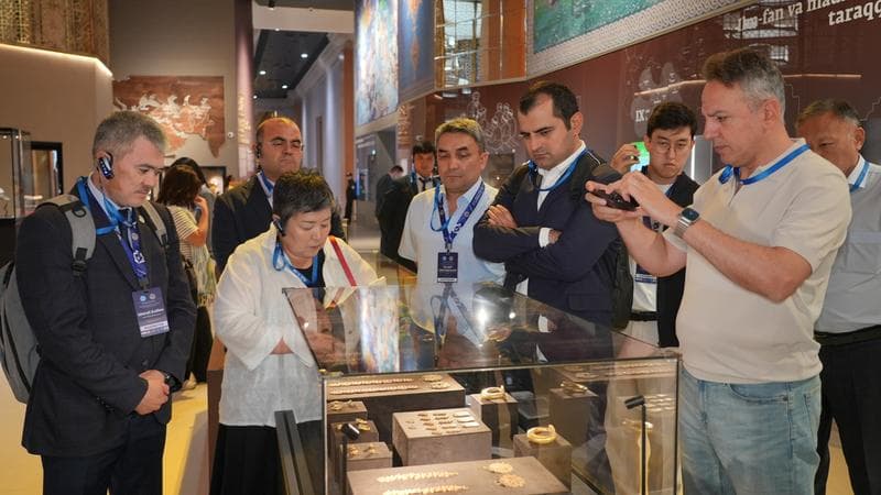 “In every hall, you literally immerse yourself in that era”: foreign visitors on the Center