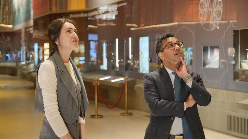 British politician calls the Islamic Civilization Center a source of knowledge for the world