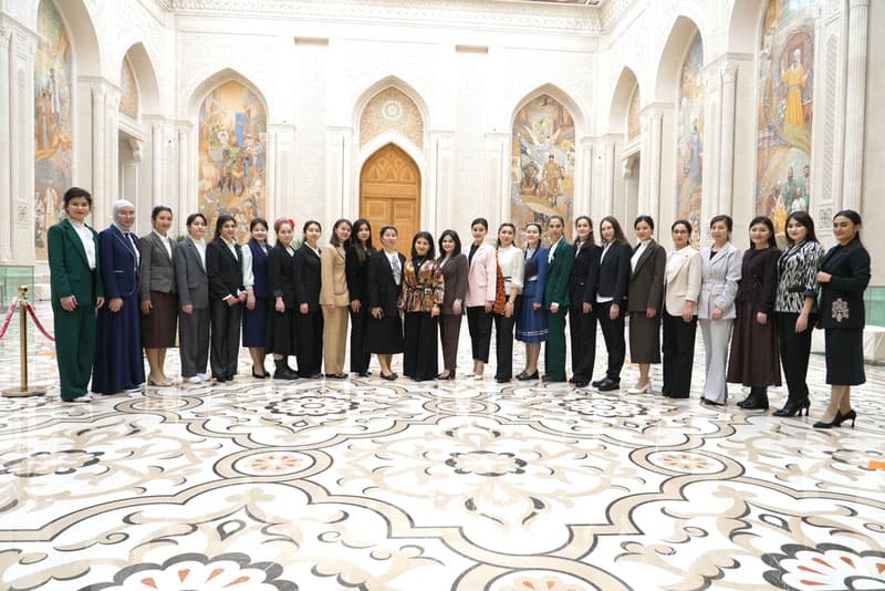 An educational visit was organized for the recipients of the state award