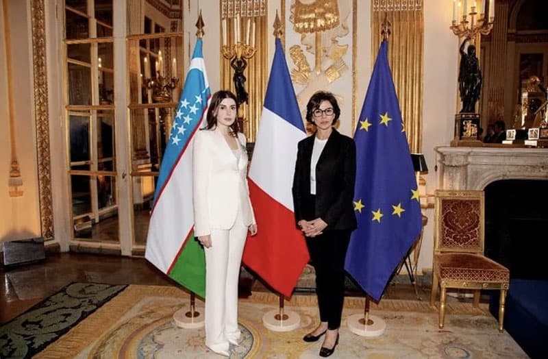 A representative from Uzbekistan was awarded the "Art and Literature" Order of France