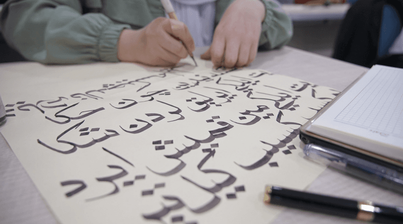 Youth, history, and the magic of letters: a new perspective on the art of calligraphy!