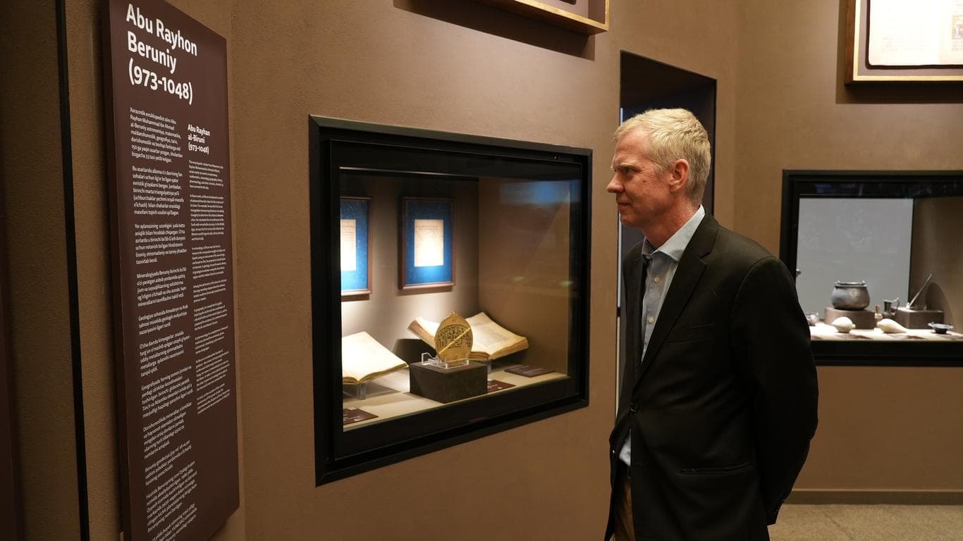 carousel image 4