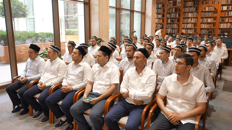 A scholarly meeting on cultivating a culture of critical thinking held at the library of the Islamic Civilization Center