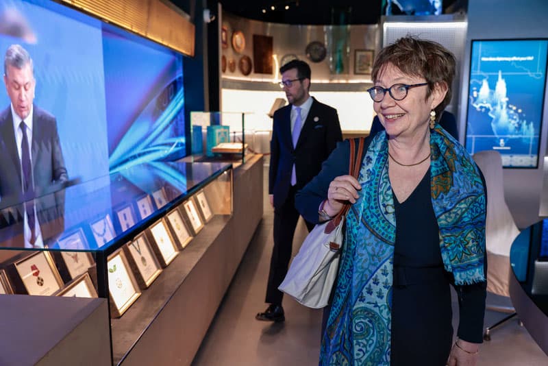 A delegation led by Odile Renaud-Basso, President of the European Bank for Reconstruction and Development, visited the Islamic Civilization Center to familiarize themselves with its exhibitions and activities