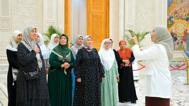 فرص متكافئة للجميع: ممثلو جمعية الصم في أوزبكستان يزورون مركز الحضارة الإسلامية