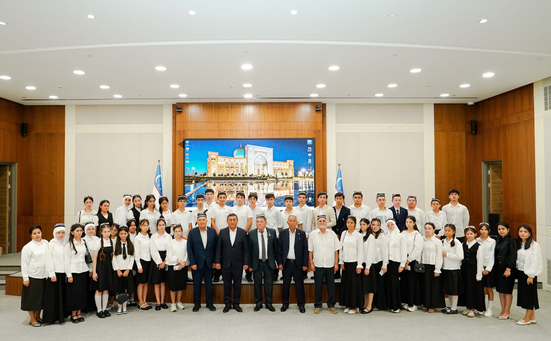 Senior citizens and young people hold an educational meeting at the Islamic Civilization Center