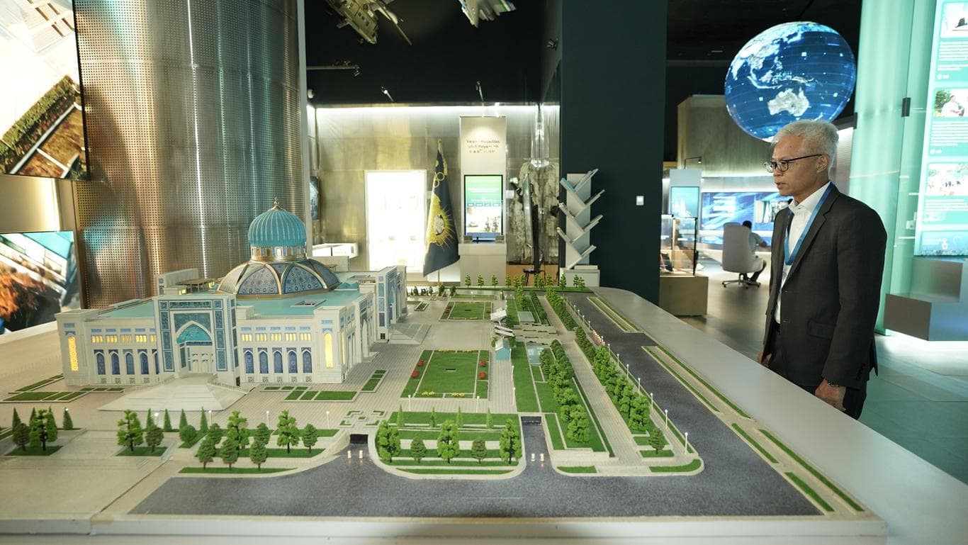 carousel image 7
