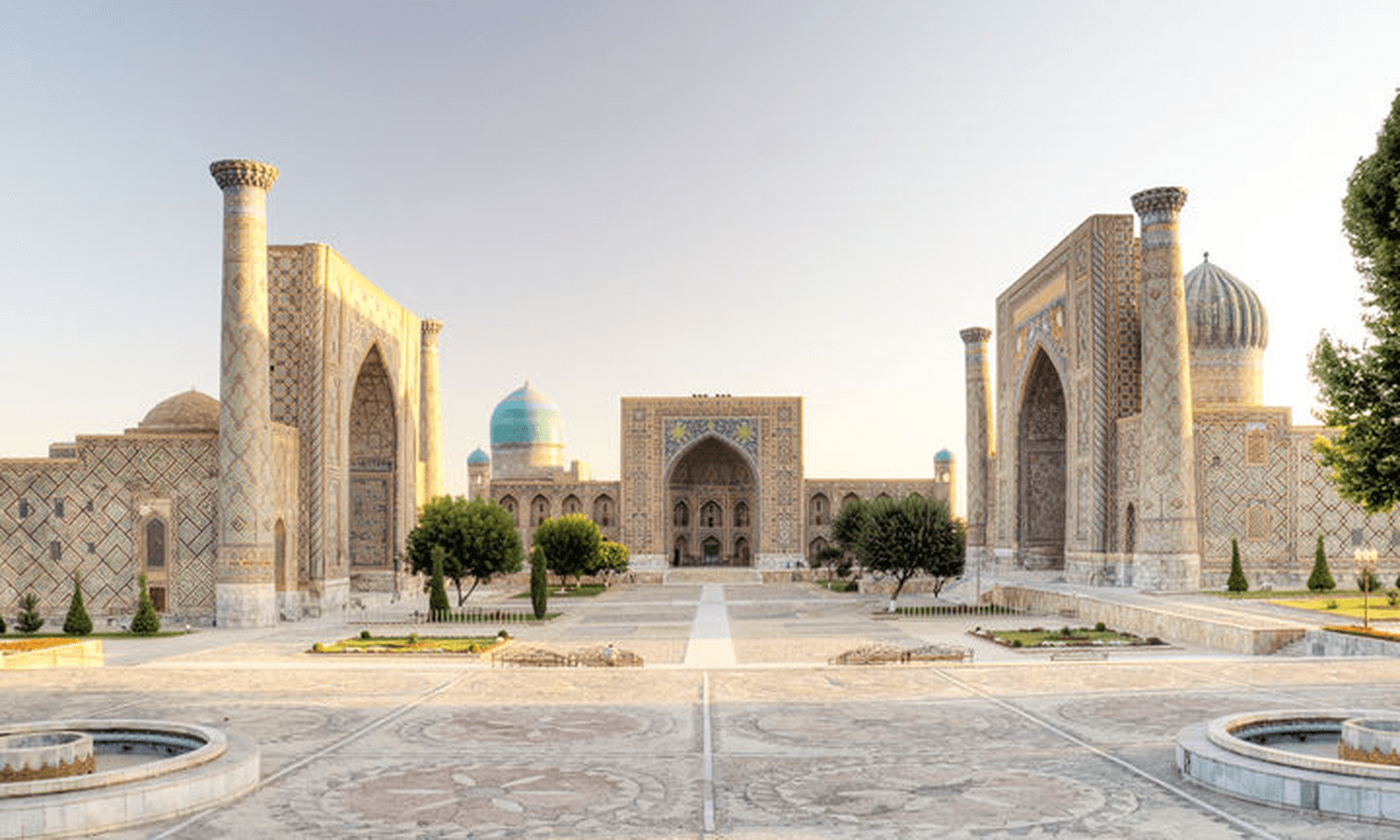 How is the Islamic Civilization Center in Uzbekistan presenting the history of Registan?