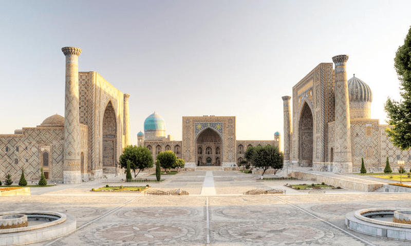 How is the Islamic Civilization Center in Uzbekistan presenting the history of Registan?