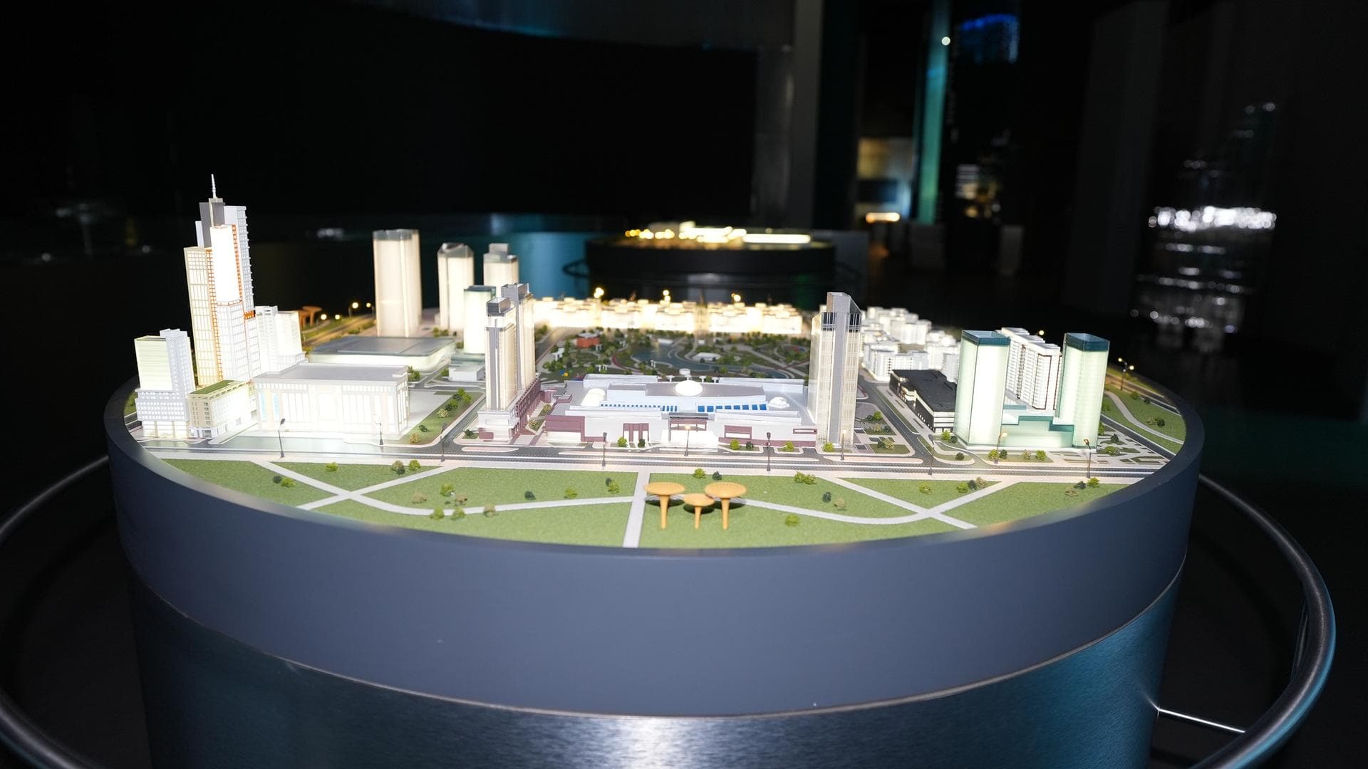 How is the New Uzbekistan being built?
