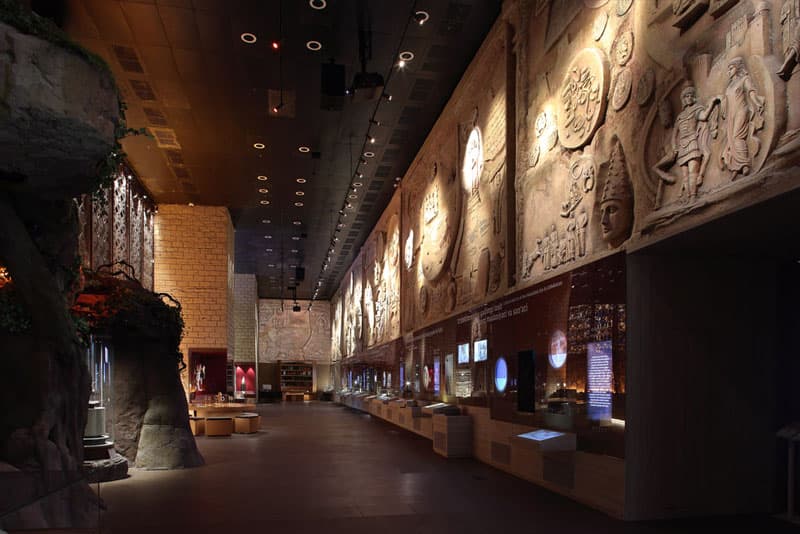 From the first discoveries to the age of ascent: see and feel the course of civilizational development in an extraordinary way