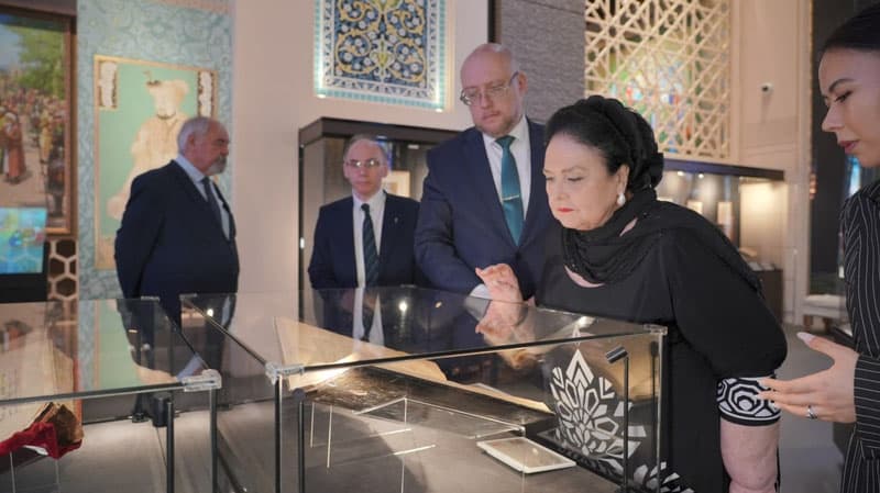 قدم البيت الإمبراطوري الروسي تحفة فنية نادرة إلى مركز الحضارة الإسلامية في أوزبكستان