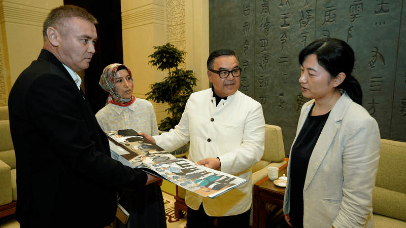 The Islamic Civilization Center in Uzbekistan discussed expanding cooperation with the National Museum of China